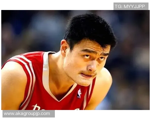 姚明如何在防守中发挥内线优势助力球队取得胜利