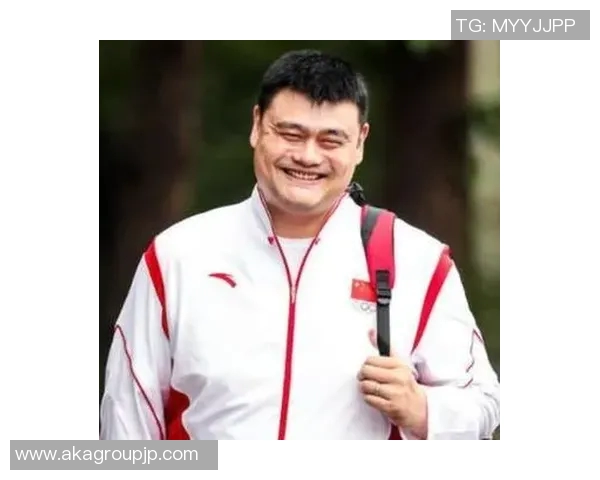 姚明在国外展现歌唱才华引发热议粉丝纷纷点赞支持