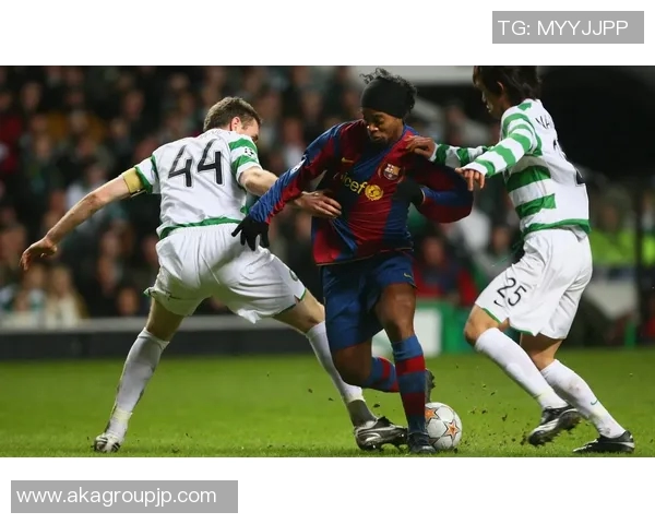 不同足球明星精彩过人技巧集锦让你领略足球魅力与风采 不同足球明星精彩过人技巧集锦让你领略足球魅力与风采