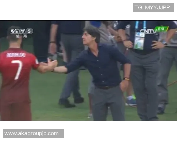 足球明星同款衬衫图片大揭秘时尚潮流与运动风格的完美结合