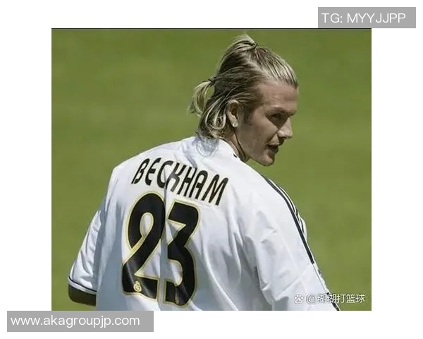 高个子足球明星的辫子造型与场上风采的完美结合 高个子足球明星的辫子造型与场上风采的完美结合